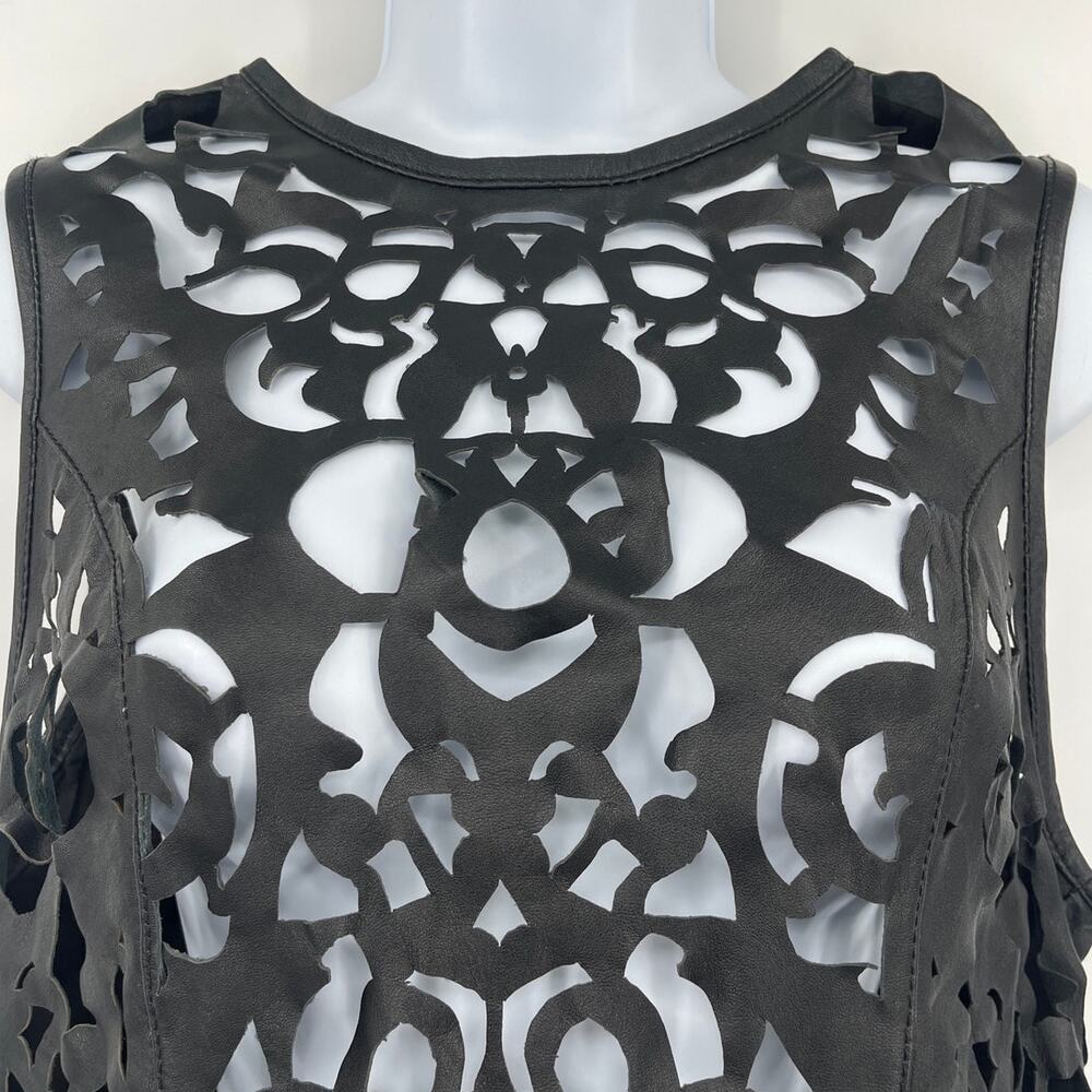 EUC Topshop Black Laser-Cut Sleeveless Lace Overlay Top size 6 - Picture 3 of 12